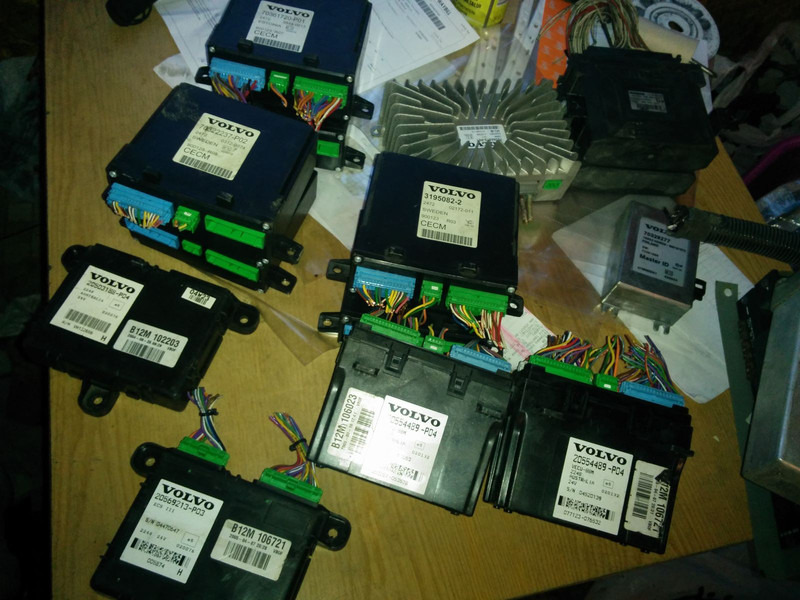 Volvo 20503188-P04.3195082-2 R03 - Centralina electrónica: foto 1 Volvo 20503188-P04.3195082-2 R03 - Centralina electrónica: foto 1