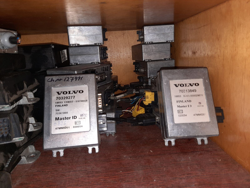Volvo 70329277 / 70395975-P01 / 70361720-P01 / 70322237-P02 - Centralina electrónica: foto 1 Volvo 70329277 / 70395975-P01 / 70361720-P01 / 70322237-P02 - Centralina electrónica: foto 1
