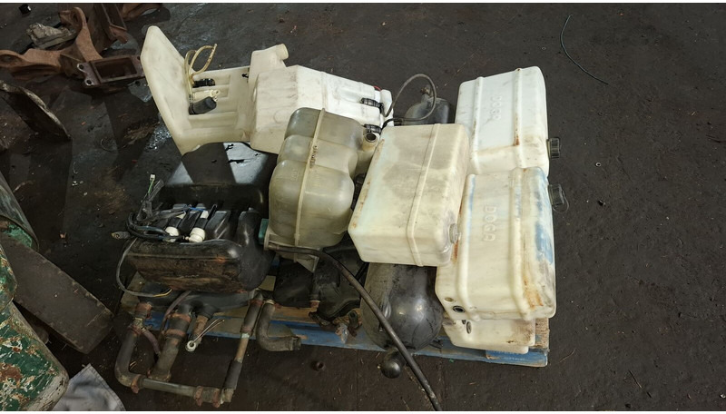 Volvo Scani - Tanque de expansão: foto 2 Volvo Scani - Tanque de expansão: foto 2