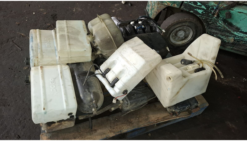 Volvo Scani - Tanque de expansão: foto 1 Volvo Scani - Tanque de expansão: foto 1