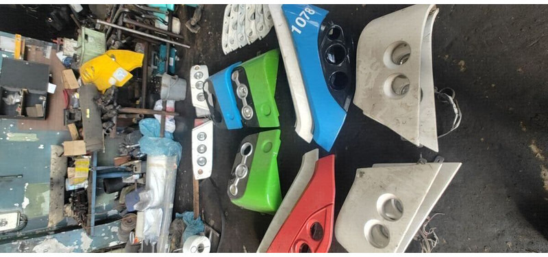 Volvo магнетолы . B12 . Ивеко - Para-choque: foto 2 Volvo магнетолы . B12 . Ивеко - Para-choque: foto 2