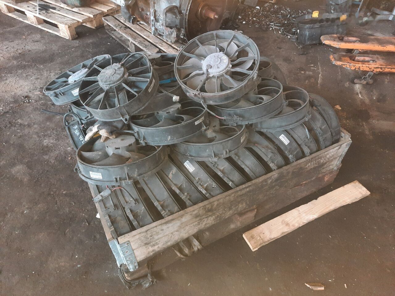 Volvo maslyanyy motor ventilyatora SAUER DANFOSS C19.2L00888\174 Scania Omni Siti - Link/ Volvo B12 / b 10. - Ventilador de Ônibus: foto 1 Volvo maslyanyy motor ventilyatora SAUER DANFOSS C19.2L00888\174 Scania Omni Siti - Link/ Volvo B12 / b 10. - Ventilador de Ônibus: foto 1