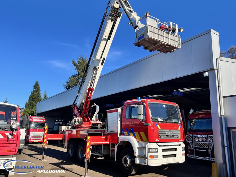 MAN TGA 26.350 Magirus ALP 320L = 32 meter, Waterpump, 6x4, Steel springs - Caminhão: foto 2 MAN TGA 26.350 Magirus ALP 320L = 32 meter, Waterpump, 6x4, Steel springs - Caminhão: foto 2
