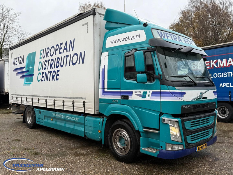 Volvo FM Schuifdak, Laadklep, Globetrotter - Caminhão com lona: foto 1 Volvo FM Schuifdak, Laadklep, Globetrotter - Caminhão com lona: foto 1