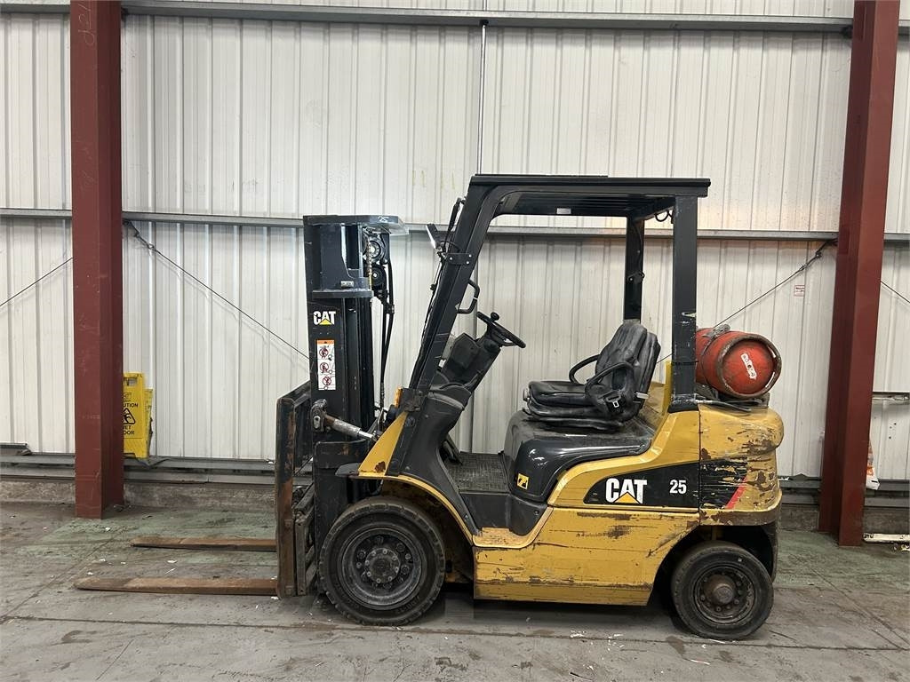 CAT GP20NT - Empilhadeira a gás: foto 1 CAT GP20NT - Empilhadeira a gás: foto 1