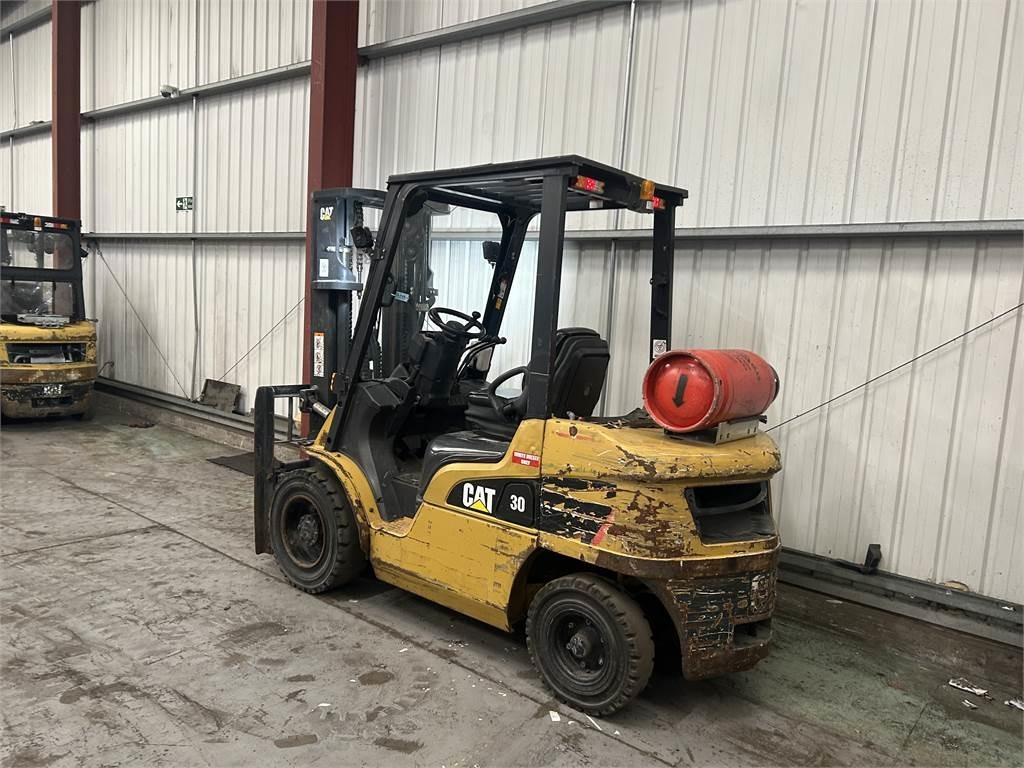 CAT GP30NT - Empilhadeira a gás: foto 3 CAT GP30NT - Empilhadeira a gás: foto 3