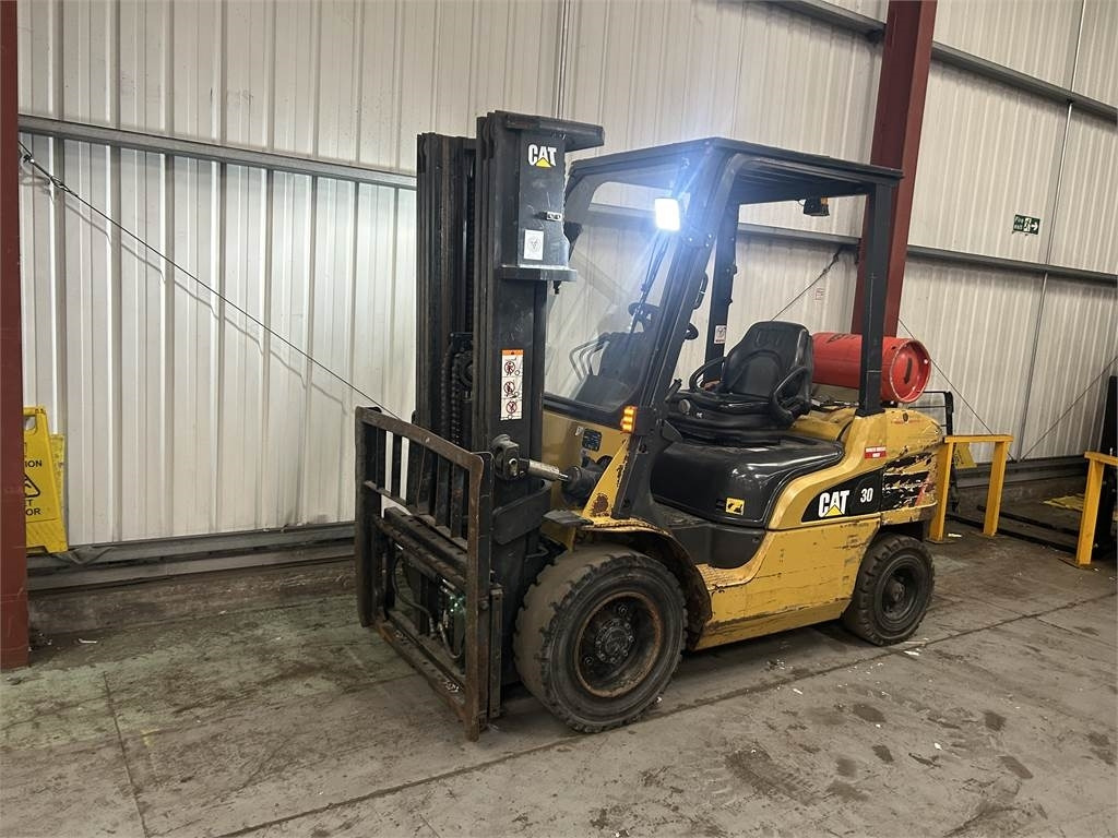 CAT GP30NT - Empilhadeira a gás: foto 2 CAT GP30NT - Empilhadeira a gás: foto 2