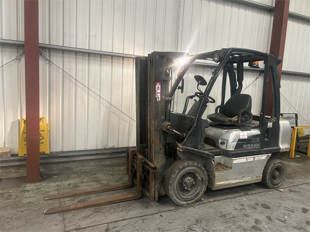 Nissan FD02A25Q - Empilhadeira a diesel: foto 2 Nissan FD02A25Q - Empilhadeira a diesel: foto 2