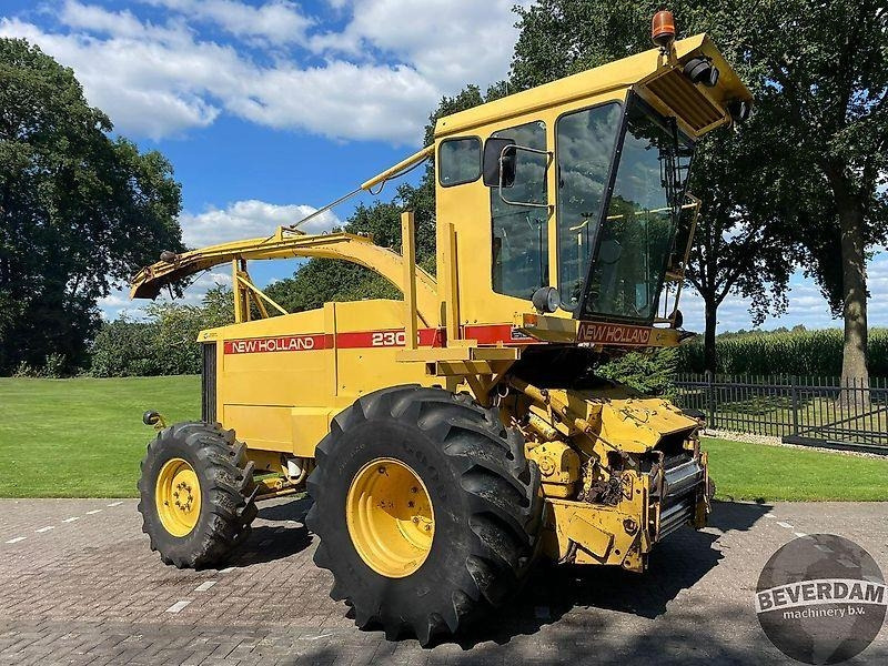 New Holland 2305 - Máquina agrícola: foto 2 New Holland 2305 - Máquina agrícola: foto 2