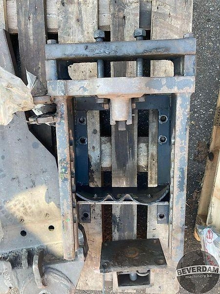 New Holland Trekhaakframe + trekhaken - Trator: foto 1 New Holland Trekhaakframe + trekhaken - Trator: foto 1