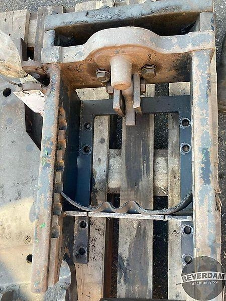 New Holland Trekhaakframe + trekhaken - Trator: foto 2 New Holland Trekhaakframe + trekhaken - Trator: foto 2