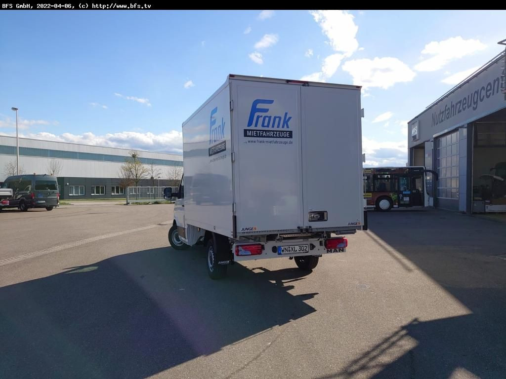 MAN TGE 3.180 4x2 F SB Möbelkoffer - Carrinha de contentor: foto 4 MAN TGE 3.180 4x2 F SB Möbelkoffer - Carrinha de contentor: foto 4