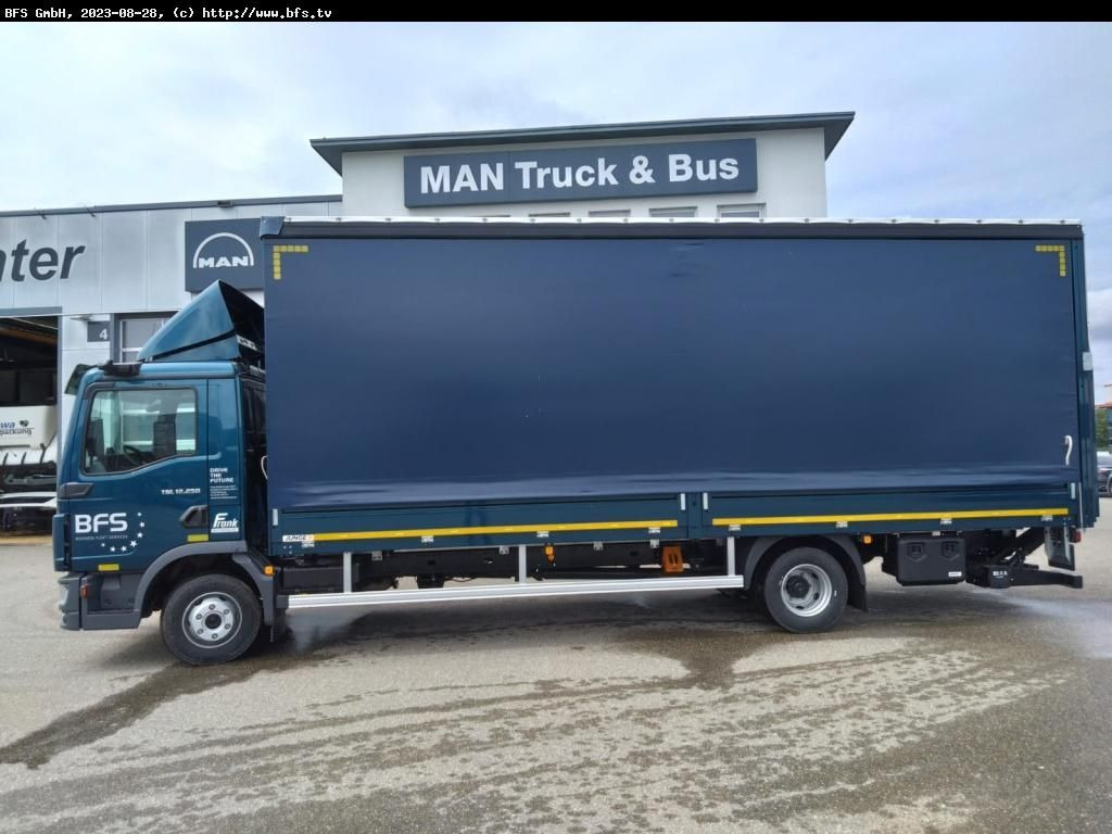 MAN TGL (TG3) 12.250 4x2 BL CH Plane und Spiegel, LB - Caminhão com lona: foto 3 MAN TGL (TG3) 12.250 4x2 BL CH Plane und Spiegel, LB - Caminhão com lona: foto 3