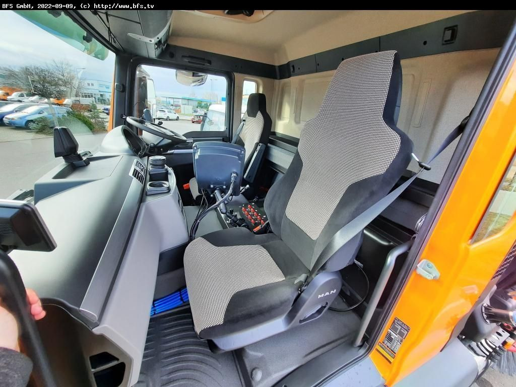 MAN TGS 18.420 4X2 BL Bucher OF 8000 TWIN beidseitig - Varredora urbana: foto 4 MAN TGS 18.420 4X2 BL Bucher OF 8000 TWIN beidseitig - Varredora urbana: foto 4