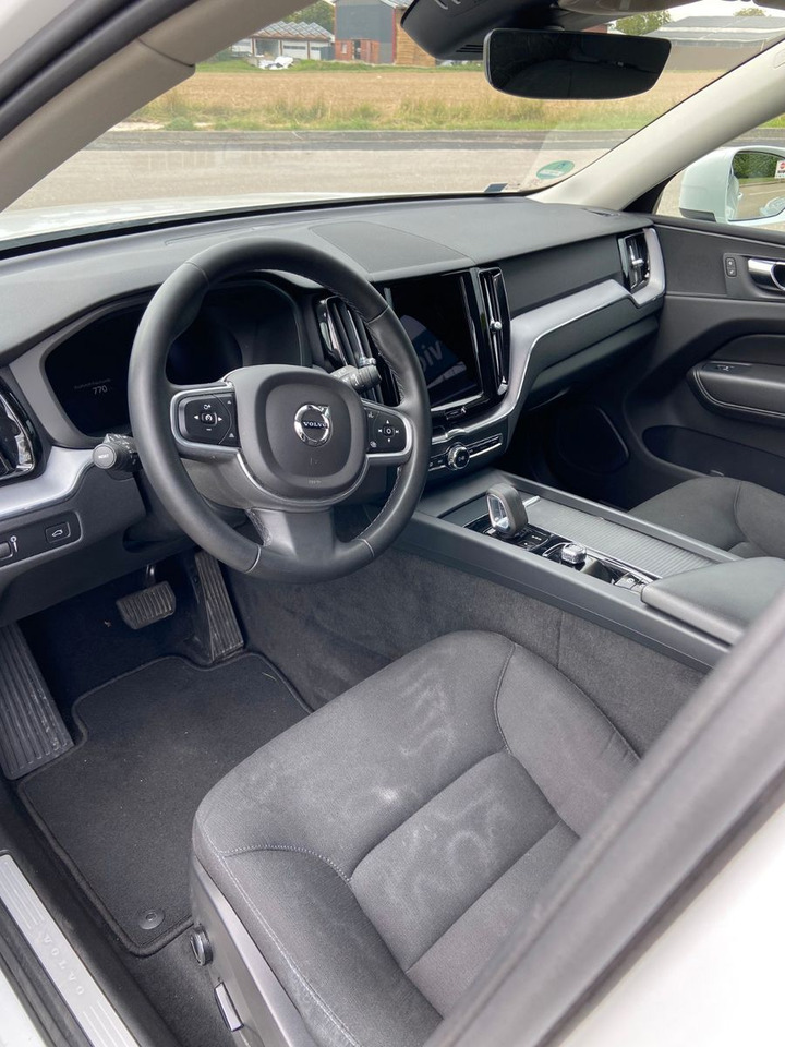 Volvo XC 60 XC60 Momentum Pro AWD - SUV: foto 3 Volvo XC 60 XC60 Momentum Pro AWD - SUV: foto 3