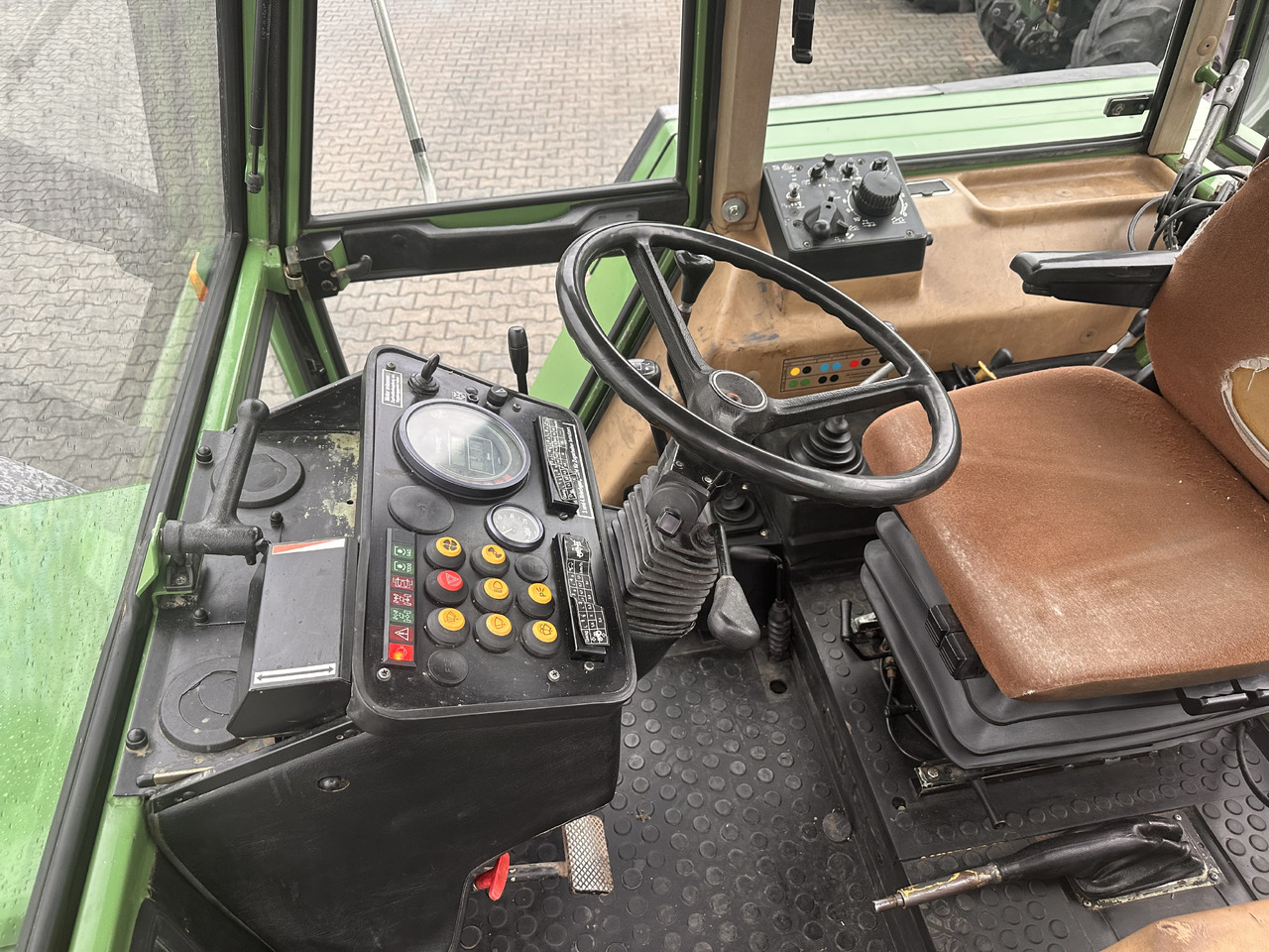 FENDT Favorit 614 LSA TURBOMATIK E - Trator: foto 3 FENDT Favorit 614 LSA TURBOMATIK E - Trator: foto 3