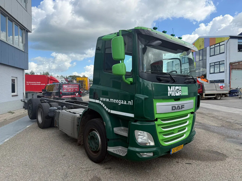DAF CF 400 6X2 EURO 6 - ONLY 689.209 KM + STEERING AXLE - Caminhão chassi: foto 2 DAF CF 400 6X2 EURO 6 - ONLY 689.209 KM + STEERING AXLE - Caminhão chassi: foto 2