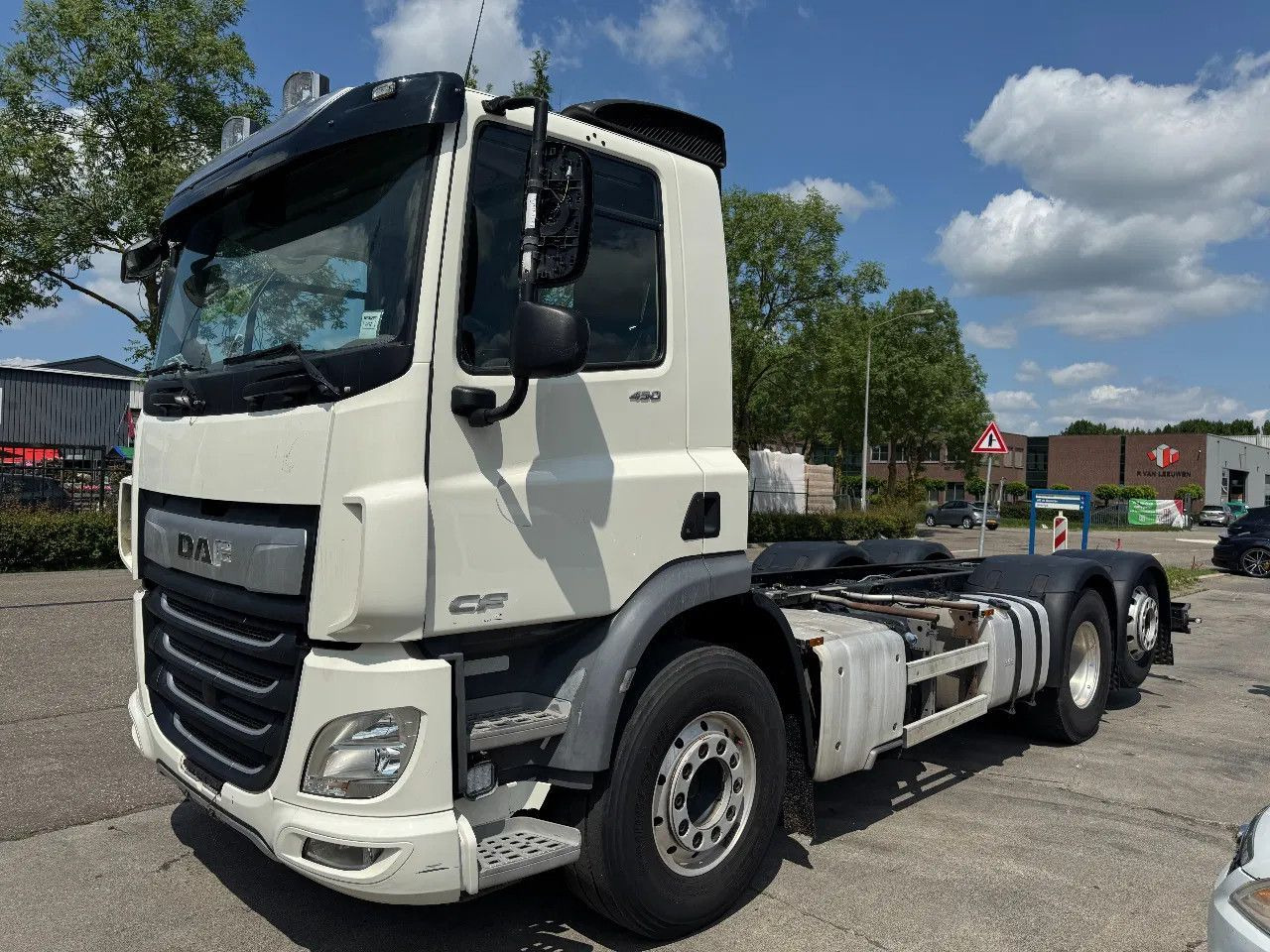 DAF CF 450 6X2 - EURO 6 + LIFT/STEERING AXLE - Caminhão chassi: foto 1 DAF CF 450 6X2 - EURO 6 + LIFT/STEERING AXLE - Caminhão chassi: foto 1