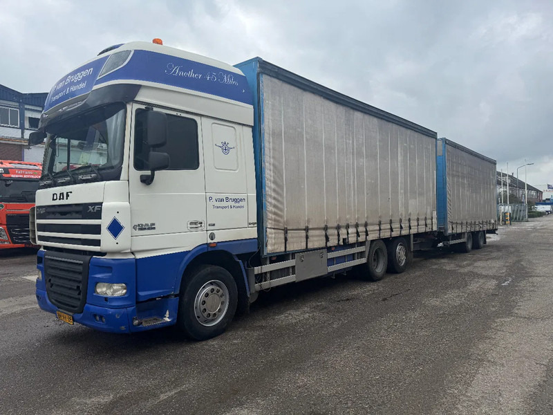 DAF XF 105.410 6X2 EURO 5 + GROENEWEGEN HANGER - Caminhão com lona: foto 1 DAF XF 105.410 6X2 EURO 5 + GROENEWEGEN HANGER - Caminhão com lona: foto 1