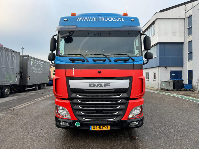 DAF XF 440 6X2 EURO 6 + HERTOGHS HANGER 2X BPW AXLE DHOLLANDIA 3000 KG - Caminhão com lona: foto 2 DAF XF 440 6X2 EURO 6 + HERTOGHS HANGER 2X BPW AXLE DHOLLANDIA 3000 KG - Caminhão com lona: foto 2