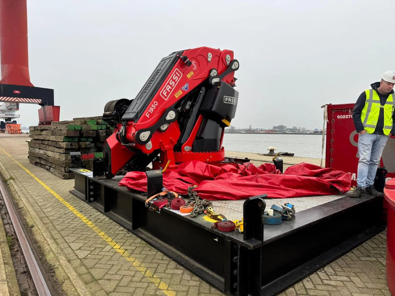 FASSI 8 x HYDR + 3 X MANUEL, REMOTE CONTROLE, WINCH 5630 KG, WITH SEPARATE BOX WITH HYDROVEN POWERPACK 30KW AND OIL TANK. F1950RAF 2. - Lança: foto 1 FASSI 8 x HYDR + 3 X MANUEL, REMOTE CONTROLE, WINCH 5630 KG, WITH SEPARATE BOX WITH HYDROVEN POWERPACK 30KW AND OIL TANK. F1950RAF 2. - Lança: foto 1