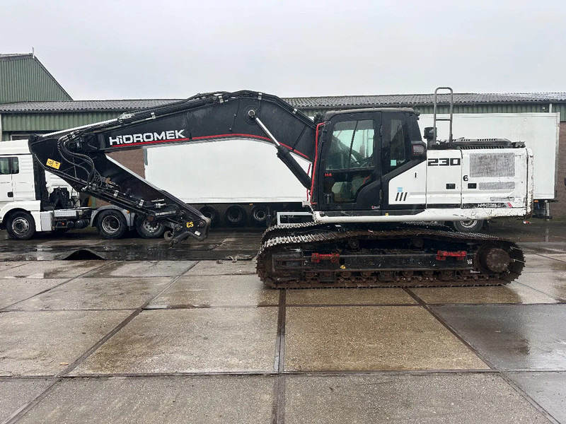 Hidromek HMK 230LC-4 CE, 700 MM PADS, CV, PIPED AUX PIPING,QH, AUTO LUBE, AC REVERSE CAMERA - Escavadora de rastos: foto 1 Hidromek HMK 230LC-4 CE, 700 MM PADS, CV, PIPED AUX PIPING,QH, AUTO LUBE, AC REVERSE CAMERA - Escavadora de rastos: foto 1