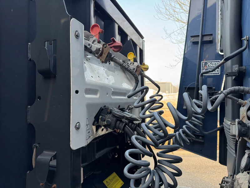 Locação de Krone SZ - 2 AXLE BPW + STEERING + ZEPRO Z 2500-150 MA LIFT Krone SZ - 2 AXLE BPW + STEERING + ZEPRO Z 2500-150 MA LIFT: foto 9 Locação de Krone SZ - 2 AXLE BPW + STEERING + ZEPRO Z 2500-150 MA LIFT Krone SZ - 2 AXLE BPW + STEERING + ZEPRO Z 2500-150 MA LIFT: foto 9