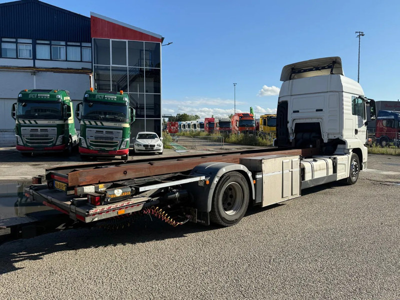 MAN TGS 18.420 EURO 6 + KRONE 2 AXLE + 2x DHOLLANDIA LIFT - Caminhão transportador de contêineres/ Caixa móvel: foto 4 MAN TGS 18.420 EURO 6 + KRONE 2 AXLE + 2x DHOLLANDIA LIFT - Caminhão transportador de contêineres/ Caixa móvel: foto 4