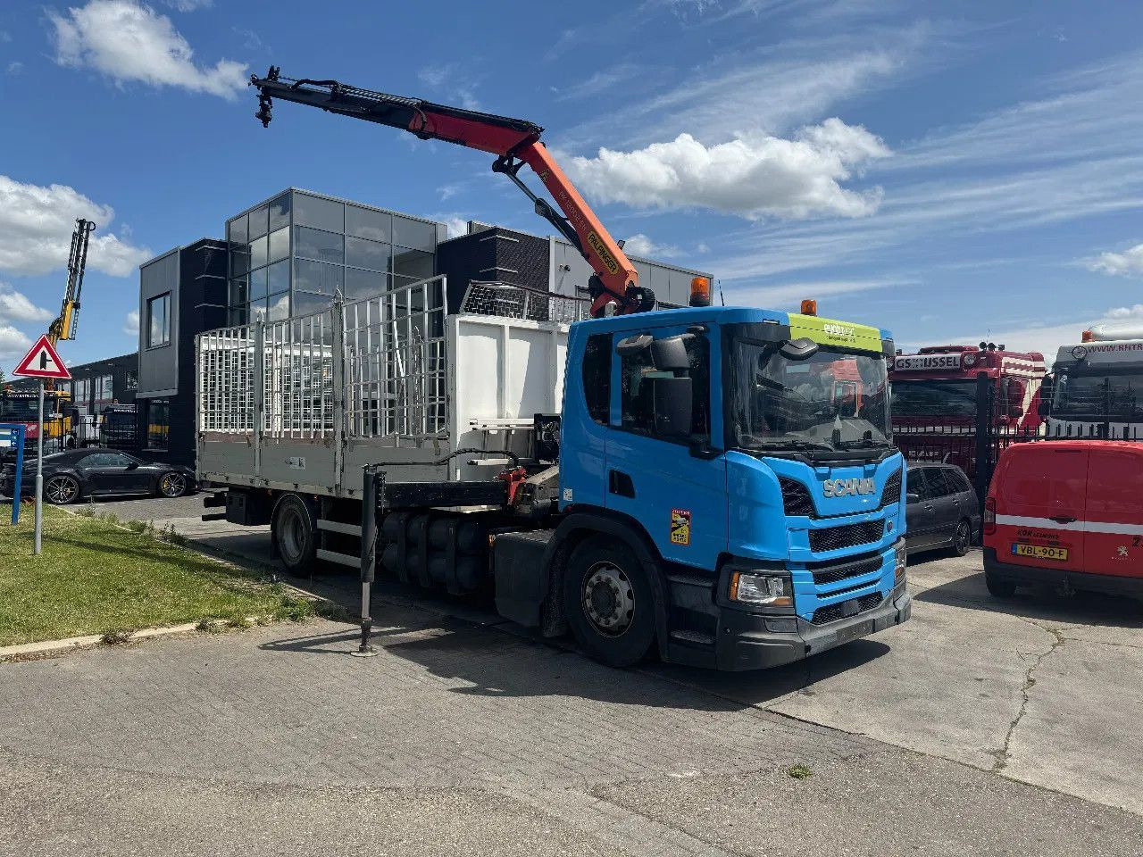Scania P280 4X2 EURO 6 PALFINGER PK12002 + REMOTE CONTR - Camião de caixa aberta/ Plataforma, Caminhão grua: foto 1 Scania P280 4X2 EURO 6 PALFINGER PK12002 + REMOTE CONTR - Camião de caixa aberta/ Plataforma, Caminhão grua: foto 1