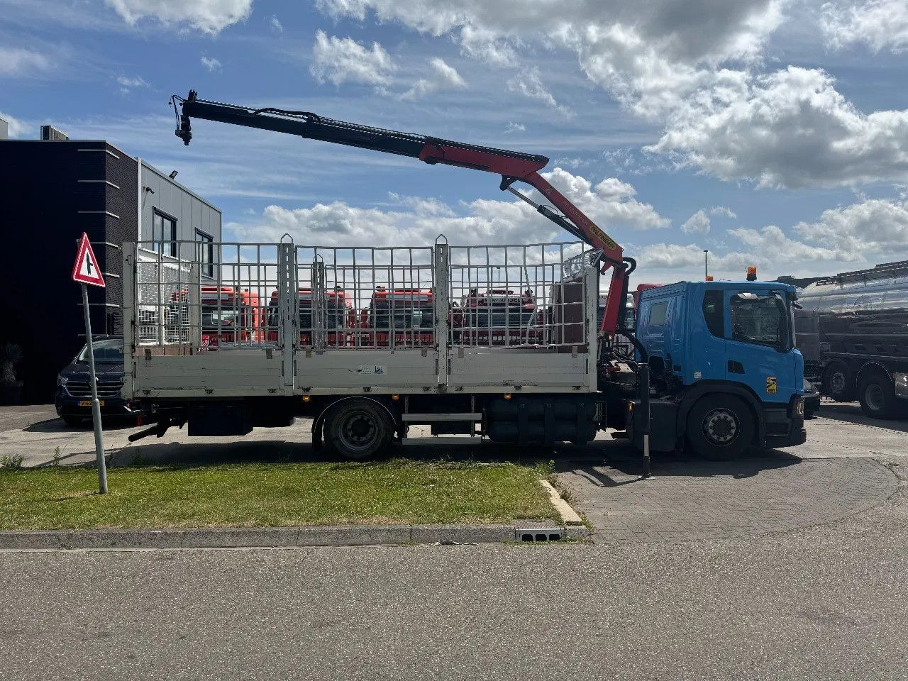 Scania P280 4X2 EURO 6 PALFINGER PK12002 + REMOTE CONTR - Camião de caixa aberta/ Plataforma, Caminhão grua: foto 3 Scania P280 4X2 EURO 6 PALFINGER PK12002 + REMOTE CONTR - Camião de caixa aberta/ Plataforma, Caminhão grua: foto 3