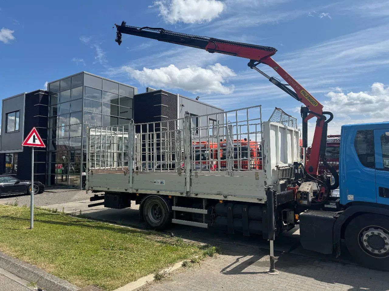 Scania P280 4X2 EURO 6 PALFINGER PK12002 + REMOTE CONTR - Camião de caixa aberta/ Plataforma, Caminhão grua: foto 4 Scania P280 4X2 EURO 6 PALFINGER PK12002 + REMOTE CONTR - Camião de caixa aberta/ Plataforma, Caminhão grua: foto 4