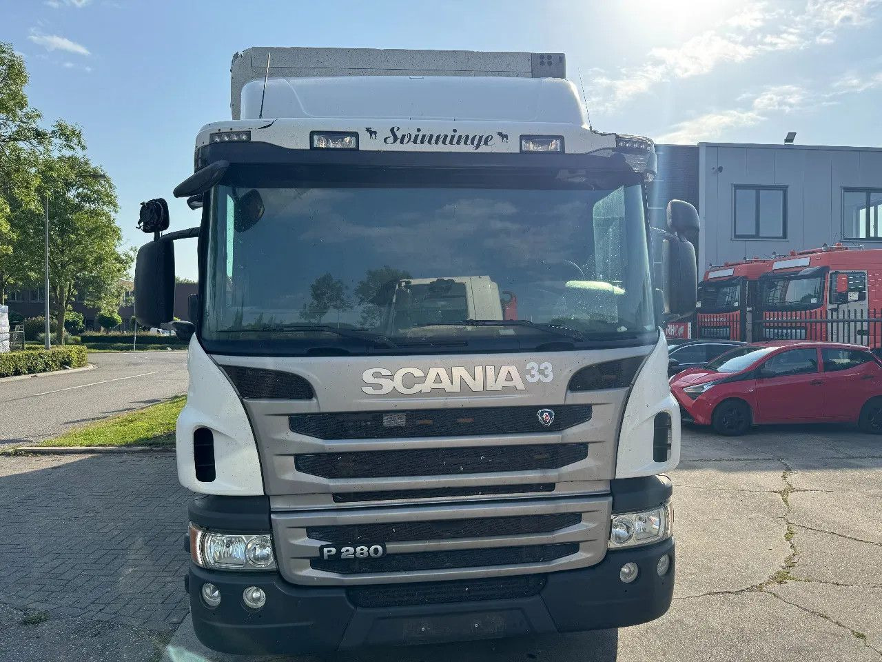 Scania P280 6X2 SCHMITZ BOX + ZEPRO 2000KG LIFT EURO 6 - Caminhão furgão: foto 2 Scania P280 6X2 SCHMITZ BOX + ZEPRO 2000KG LIFT EURO 6 - Caminhão furgão: foto 2