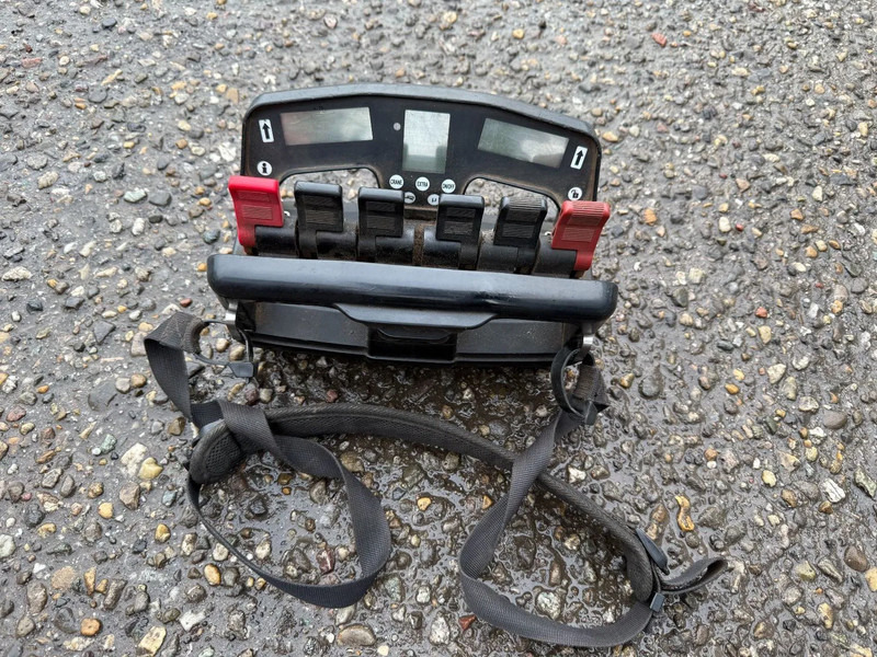 Scania R500 V8 8X4 + HIAB 220-5 + REMOTE + CABLELIFT - FULL STEEL SUSP. MANUAL GEAR. BIG AXLES - Caminhão com sistema de cabo, Caminhão grua: foto 3 Scania R500 V8 8X4 + HIAB 220-5 + REMOTE + CABLELIFT - FULL STEEL SUSP. MANUAL GEAR. BIG AXLES - Caminhão com sistema de cabo, Caminhão grua: foto 3