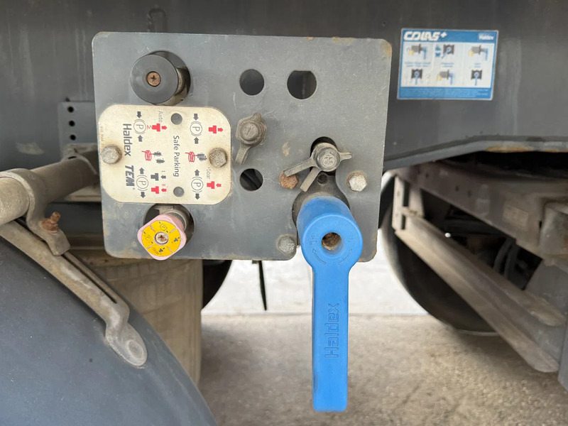 Semi-reboque plataforma/ Caixa aberta TURBO'S HOET 3 AXLE + AMCO-VEBA V929 6S CRANE + REMOTE: foto 16 Semi-reboque plataforma/ Caixa aberta TURBO'S HOET 3 AXLE + AMCO-VEBA V929 6S CRANE + REMOTE: foto 16