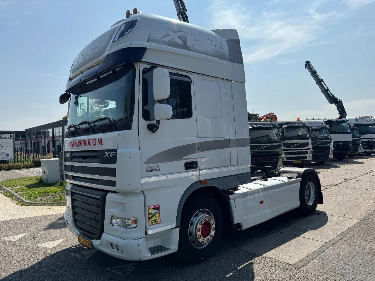 DAF XF 105.510 4X2 SKIRTS ADR RETARDER STANDKLIMA - Tractor: foto 1 DAF XF 105.510 4X2 SKIRTS ADR RETARDER STANDKLIMA - Tractor: foto 1
