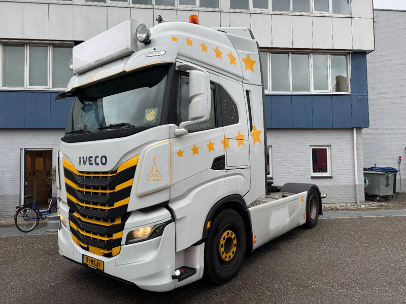 Iveco S-WAY 460 4X2 EURO 6 SKIRTS DOUBLE TANK - Tractor: foto 1 Iveco S-WAY 460 4X2 EURO 6 SKIRTS DOUBLE TANK - Tractor: foto 1