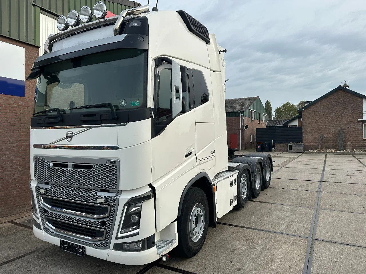 Volvo FH 16.750 8X4, 180 TON POWER STEERING HYDRAULIC - Tractor: foto 2 Volvo FH 16.750 8X4, 180 TON POWER STEERING HYDRAULIC - Tractor: foto 2