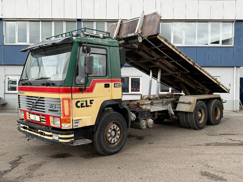 Volvo FL 12.420 6X2 MANUAL GEAR / FULL STEEL SUSP. / 10 TYRES / HUB REDUCT. + CABLELIFT TIPPER + CONTAINER FLATBED - Caminhão com sistema de cabo: foto 1 Volvo FL 12.420 6X2 MANUAL GEAR / FULL STEEL SUSP. / 10 TYRES / HUB REDUCT. + CABLELIFT TIPPER + CONTAINER FLATBED - Caminhão com sistema de cabo: foto 1