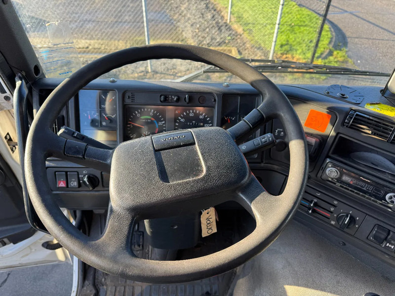 Camião de caixa aberta/ Plataforma, Caminhão grua Volvo FM 12.340 6X2 - EURO 3 + PALFINGER PK15002 + LIFT/STEERING AXLE: foto 19 Camião de caixa aberta/ Plataforma, Caminhão grua Volvo FM 12.340 6X2 - EURO 3 + PALFINGER PK15002 + LIFT/STEERING AXLE: foto 19