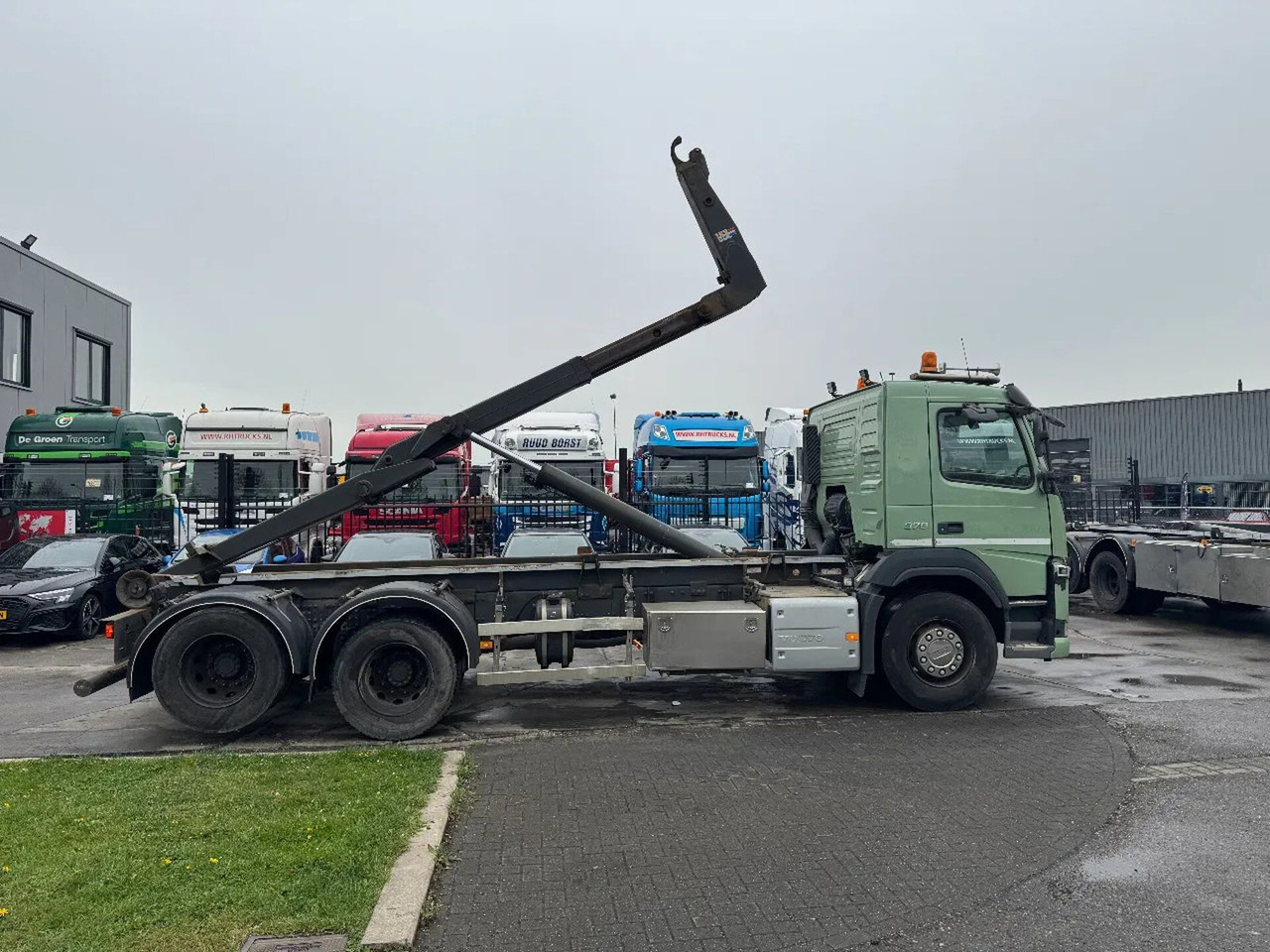 Caminhão polibenne Volvo FM 370 6X2 EURO 6 VDL 21T HOOK: foto 8