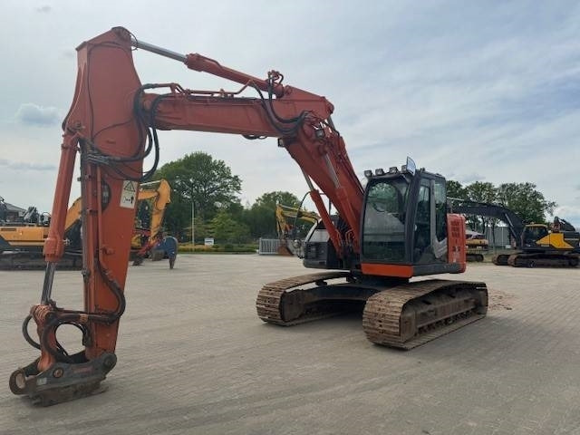 HITACHI ZX 225USLC-3 - Escavadora de rastos: foto 2 HITACHI ZX 225USLC-3 - Escavadora de rastos: foto 2