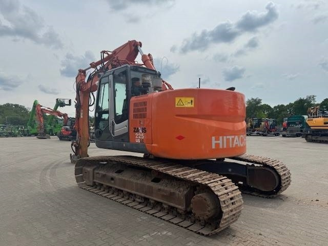 HITACHI ZX 225USLC-3 - Escavadora de rastos: foto 4 HITACHI ZX 225USLC-3 - Escavadora de rastos: foto 4