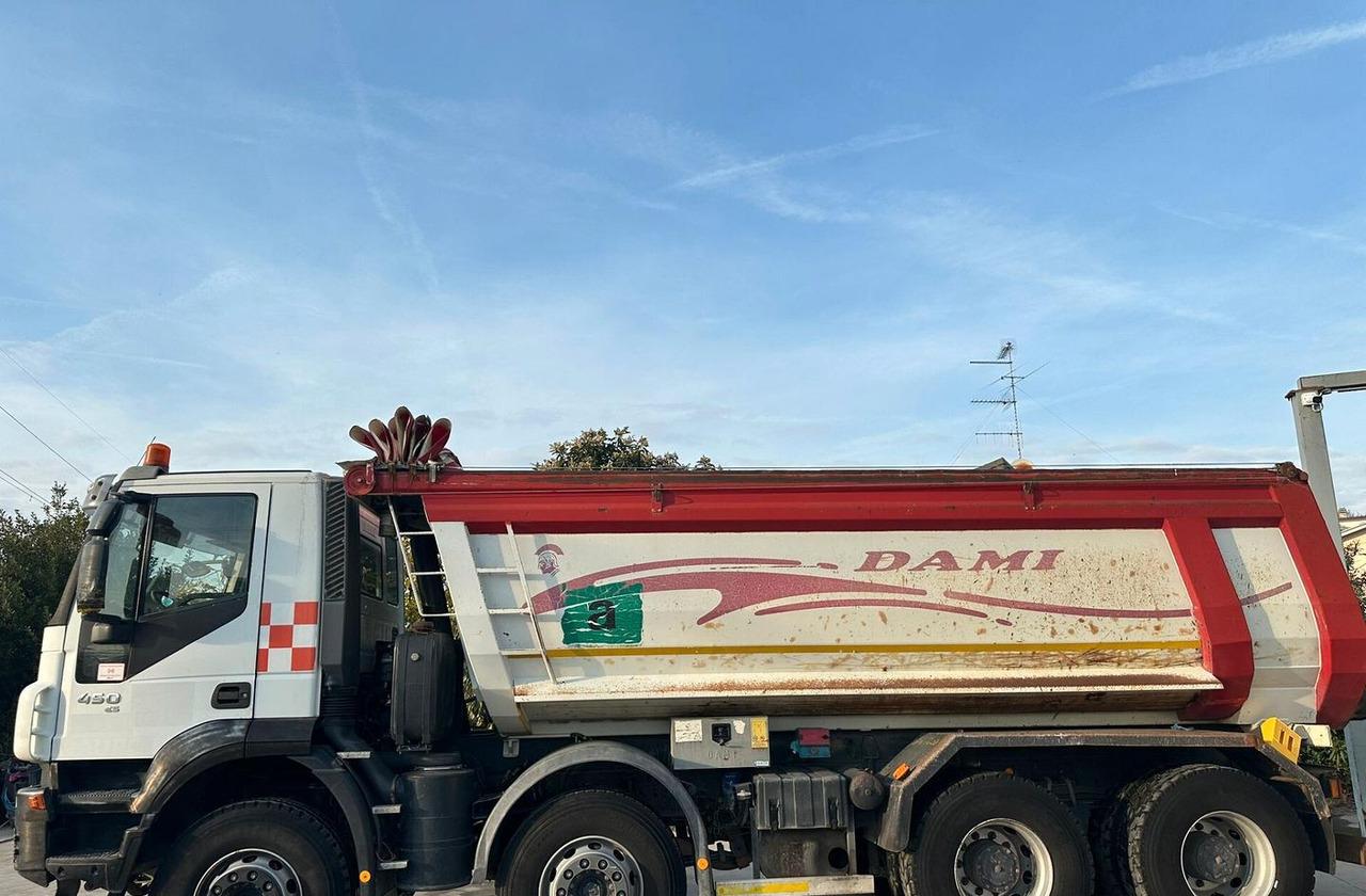 Iveco Trakker 450 4 assi euro 5 - Caminhão basculante: foto 3 Iveco Trakker 450 4 assi euro 5 - Caminhão basculante: foto 3