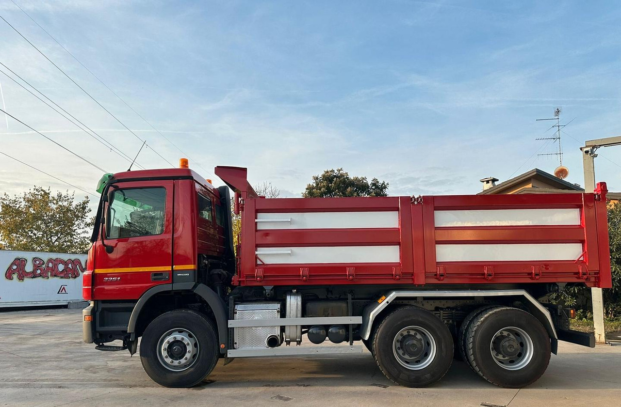 Mercedes Actros 3 assi 33 51 euro 5 - Camião de caixa aberta/ Plataforma: foto 2 Mercedes Actros 3 assi 33 51 euro 5 - Camião de caixa aberta/ Plataforma: foto 2