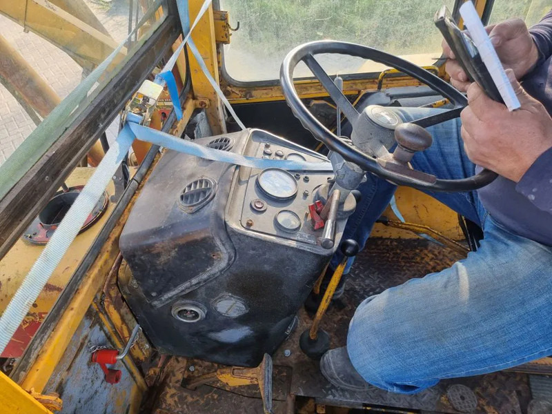 Trator John Deere JD410: foto 10