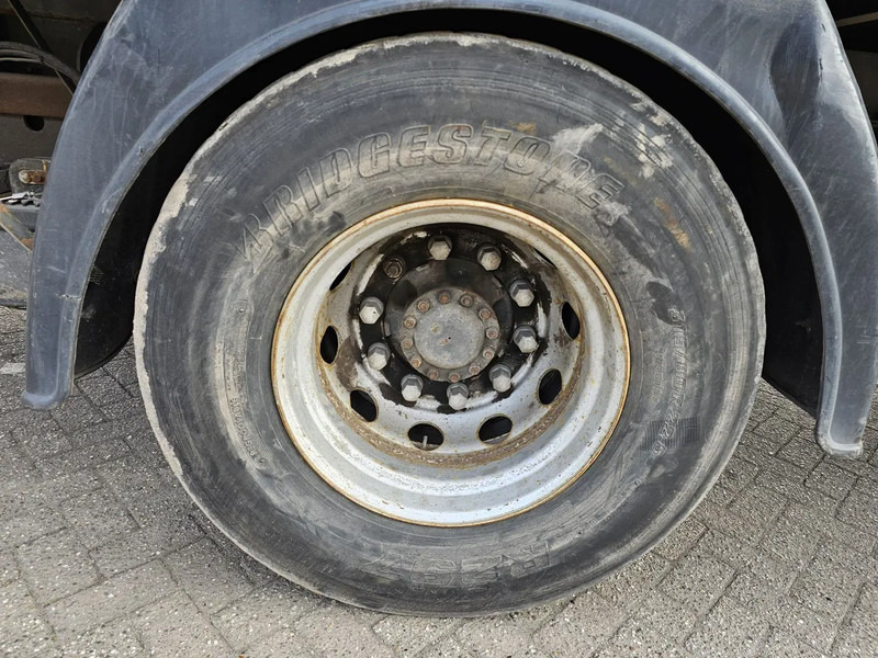 Fotografia de interior 2: Caminhão com lona Renault Premium 270 DXI - Manual