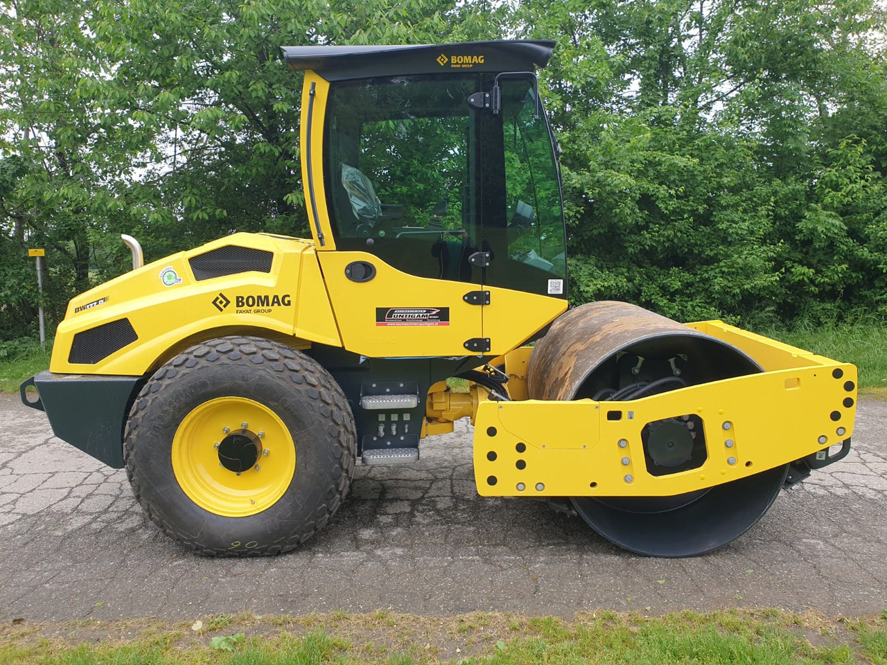 BOMAG BW 177 D-5 PL - Compactador de asfalto: foto 2 BOMAG BW 177 D-5 PL - Compactador de asfalto: foto 2