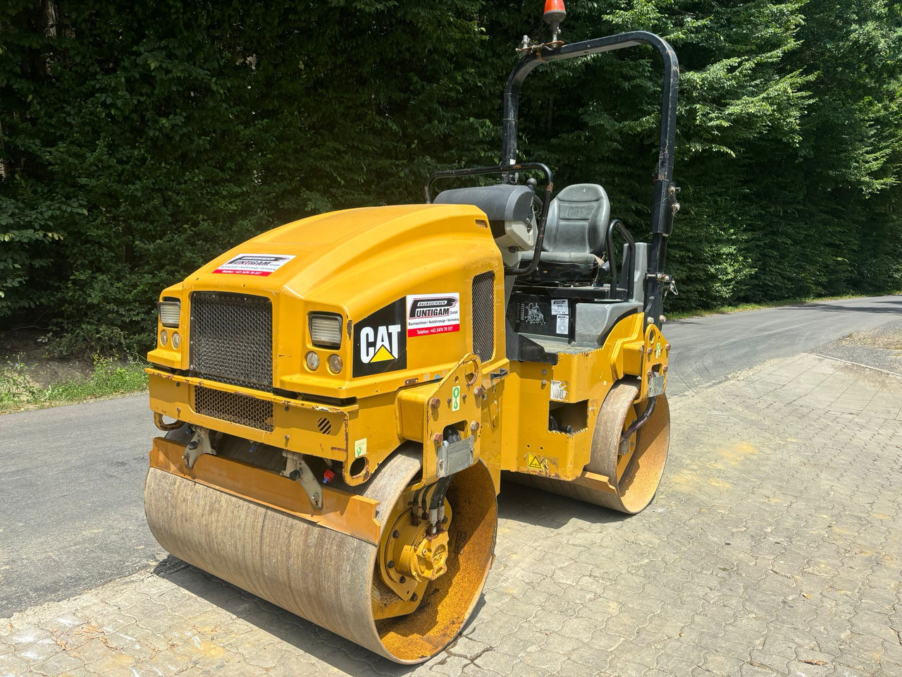 CATERPILLAR CB 4 B - Compactador pequeno de asfalto: foto 3 CATERPILLAR CB 4 B - Compactador pequeno de asfalto: foto 3