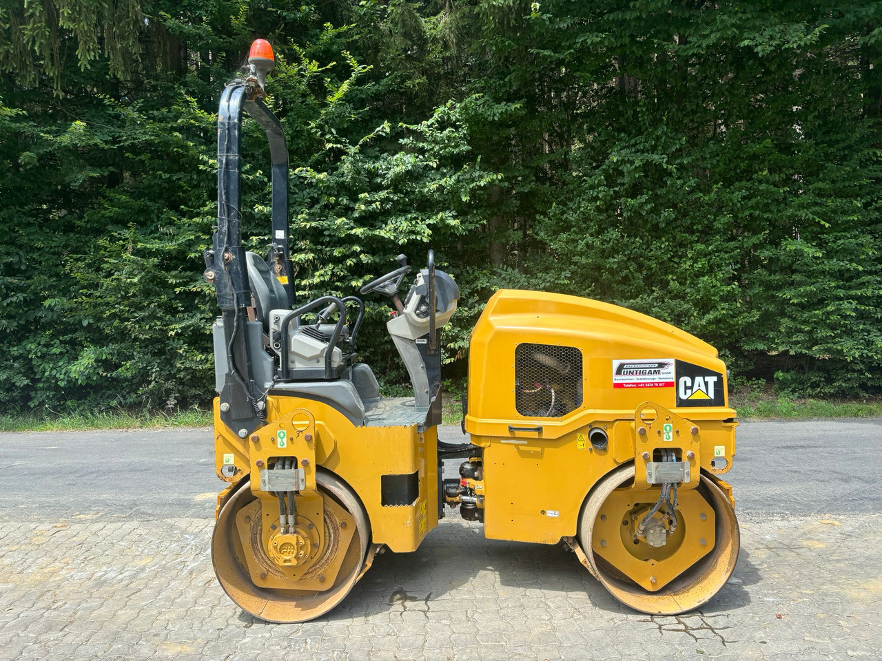 CATERPILLAR CB 4 B - Compactador pequeno de asfalto: foto 2 CATERPILLAR CB 4 B - Compactador pequeno de asfalto: foto 2