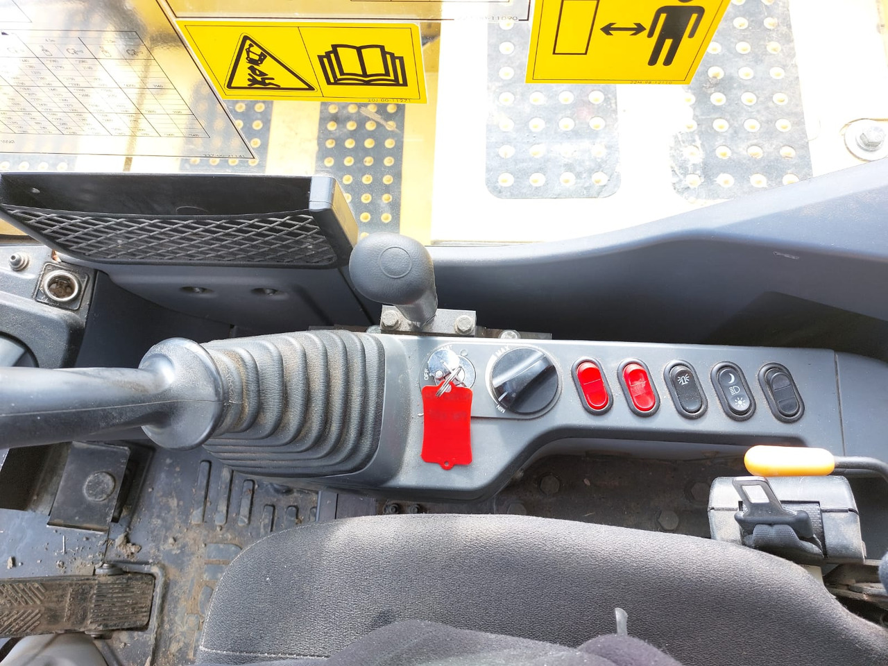 Escavadeira de rodas KOMATSU PW 118 MR-8: foto 14